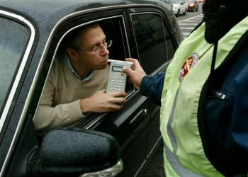 Выпивохам хотят усложнить получение водительских прав