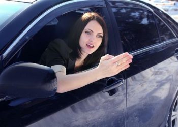 Россиянам рассказали, кто водит авто аккуратнее