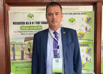 Высокая конкуренция, отпечатки пальцев и цветные бюллетени: Кения готовится к выборам