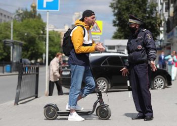 В ПДД России внесли правила для самокатов, гироскутеров и моноколес