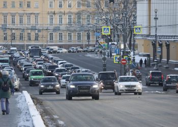 Автоэксперт Холодов рассказал петербуржцам о ранней смене резины на автомобиле