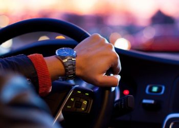 Автоэксперт Холодов предостерег петербуржцев от ранней смены резины на автомобиле