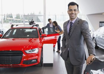 Вы можете отказаться от ненужных «допов» в автосалоне: рассказываем, в каких случаях и как это сделать