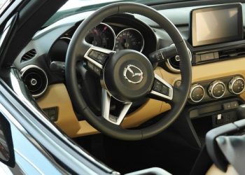 Автоэксперт рассказал, почему в Петербурге вырос спрос на водителей