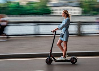 АЛЕКСАНДР ХОЛОДОВ ОБЪЯСНИЛ, ДЛЯ ЧЕГО ВВЕДЁН ГОСТ, ОГРАНИЧИВАЮЩИЙ СКОРОСТЬ САМОКАТЧИКОВ