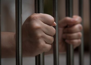 Российские тюремщики хотят следить за заключенными через «умные» камеры, которых в стране не существует