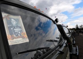 В ОП РФ объяснили, как правильно размещать фотографии ветеранов на автомобилях