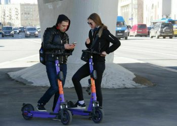 Почему вождению электросамокатов не обучают в автошколах?
