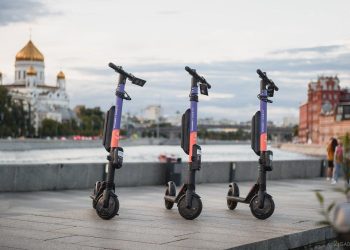 Эксперты: пора запретить передвижение на электросамокатах вне специальных зон