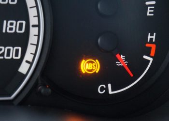 ГЛОНАСС, ABS, не те шины. В ГИБДД объяснили, за что накажут водителей