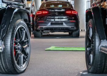 Украинцы с начала 2023 года купили в 2,3 раза больше авто премиум-класса