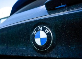 BMW и Audi ограничили доступ к своим онлайн-сервисам в России, пишут СМИ