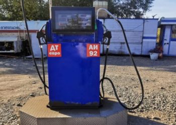 Нужен ли запрет на размещение АЗС рядом с жильём, ТЦ и рынками в Петербурге?