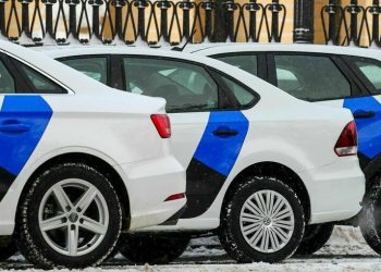 Из-за цен на бензин россияне переходят с личных на арендные машины