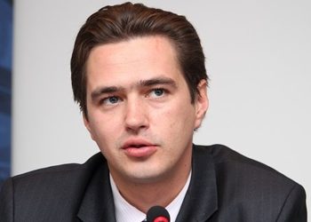 Идея о замене водительских прав раз в 20 лет имеет мало общего с реальностью