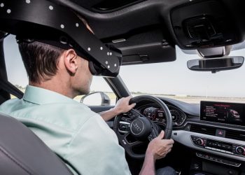 Водителям в России предложено запретить AR-очки