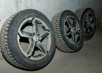 Автоэксперт Холодов рассказал, когда надо менять зимнюю резину на летнюю