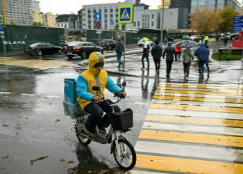 Компенсации курьерам за работу на личном авто и мотоцикле увеличили вдвое