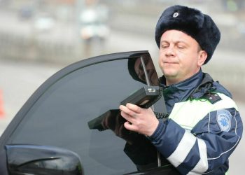 Автоэксперт счел небезопасной идею смягчить требования к тонировке машин