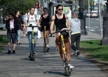 В Петербурге устроили самокатный рай за чужой счет