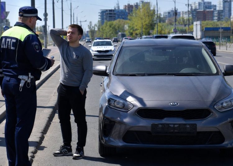 Чем грозит езда без номеров после покупки автомобиля в 2026 году